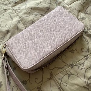 Thirty One All About the Benjamins/wristlet strap